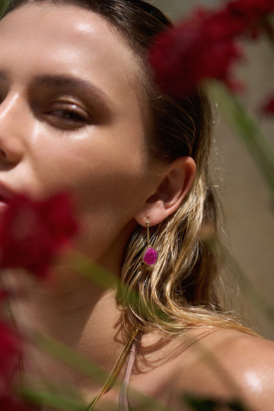RUBY SLICE PULL-THROUGH EARRINGS - GOLD